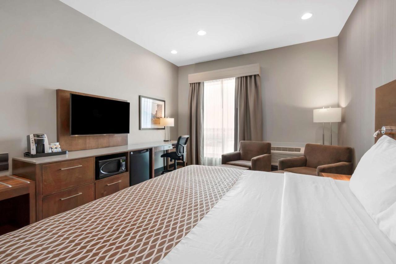 Best Western Plus East Side Saskatoon Esterno foto