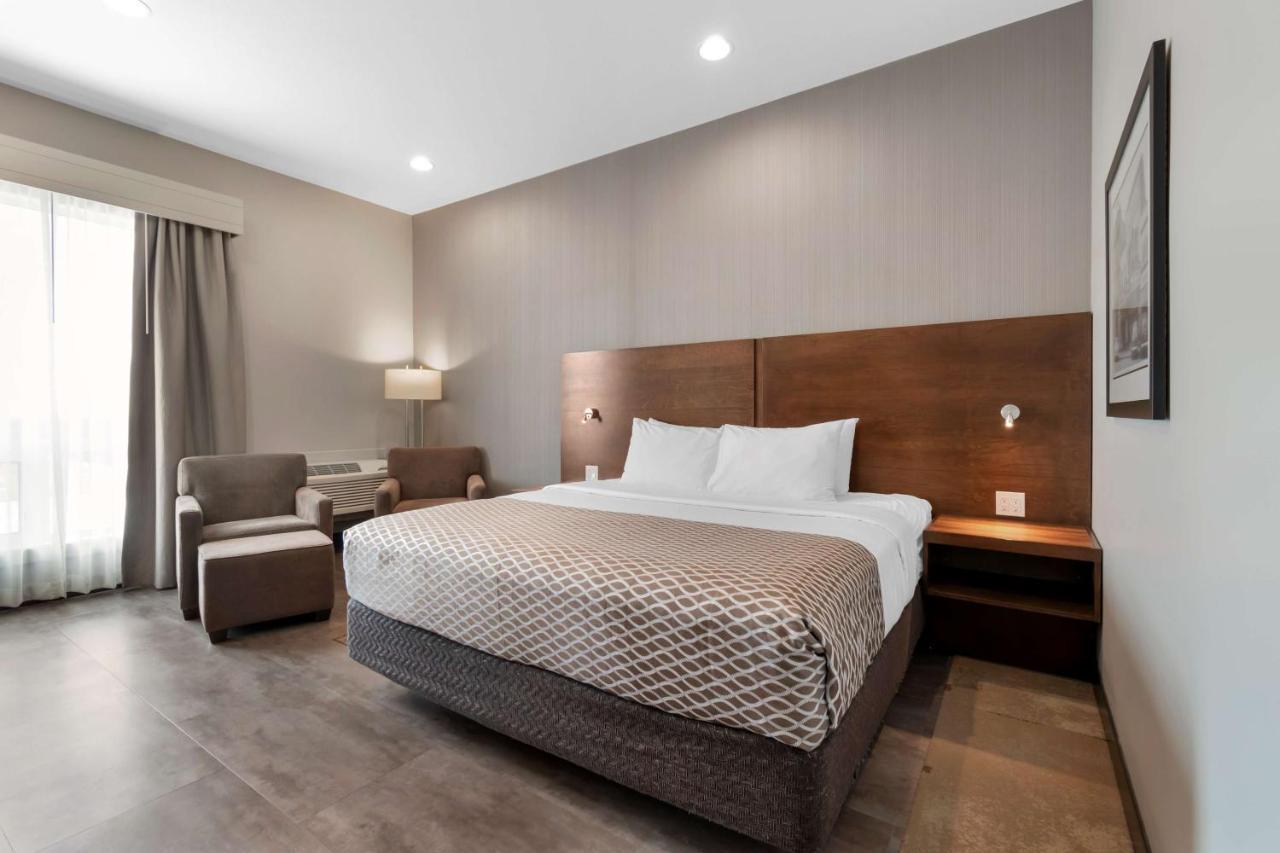 Best Western Plus East Side Saskatoon Esterno foto