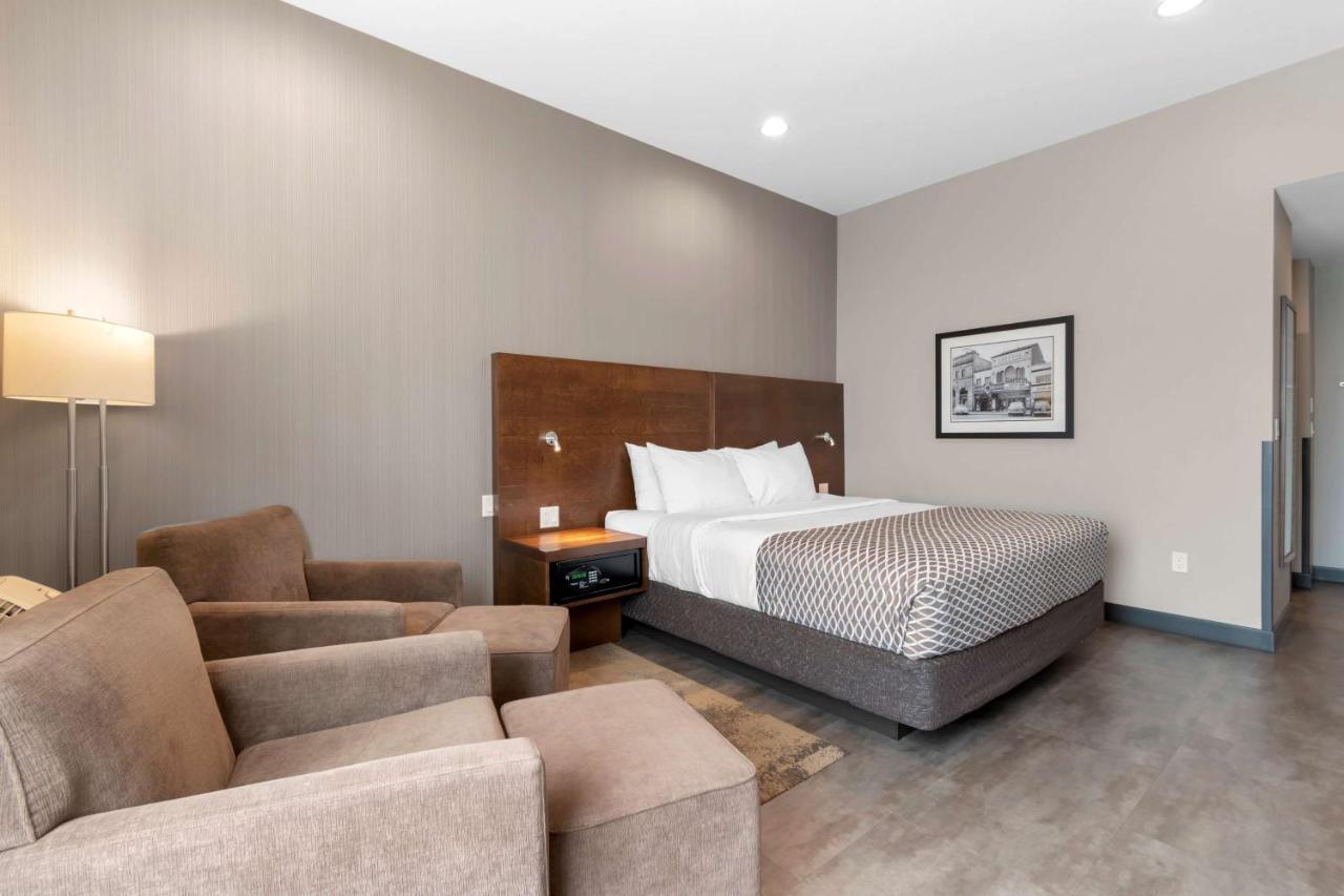 Best Western Plus East Side Saskatoon Esterno foto