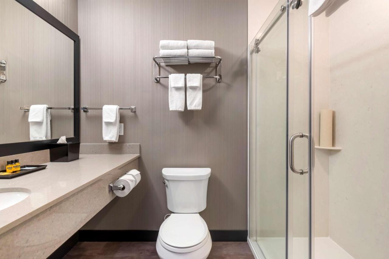 Best Western Plus East Side Saskatoon Esterno foto