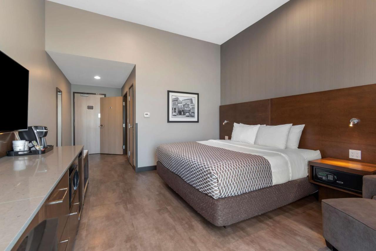 Best Western Plus East Side Saskatoon Esterno foto
