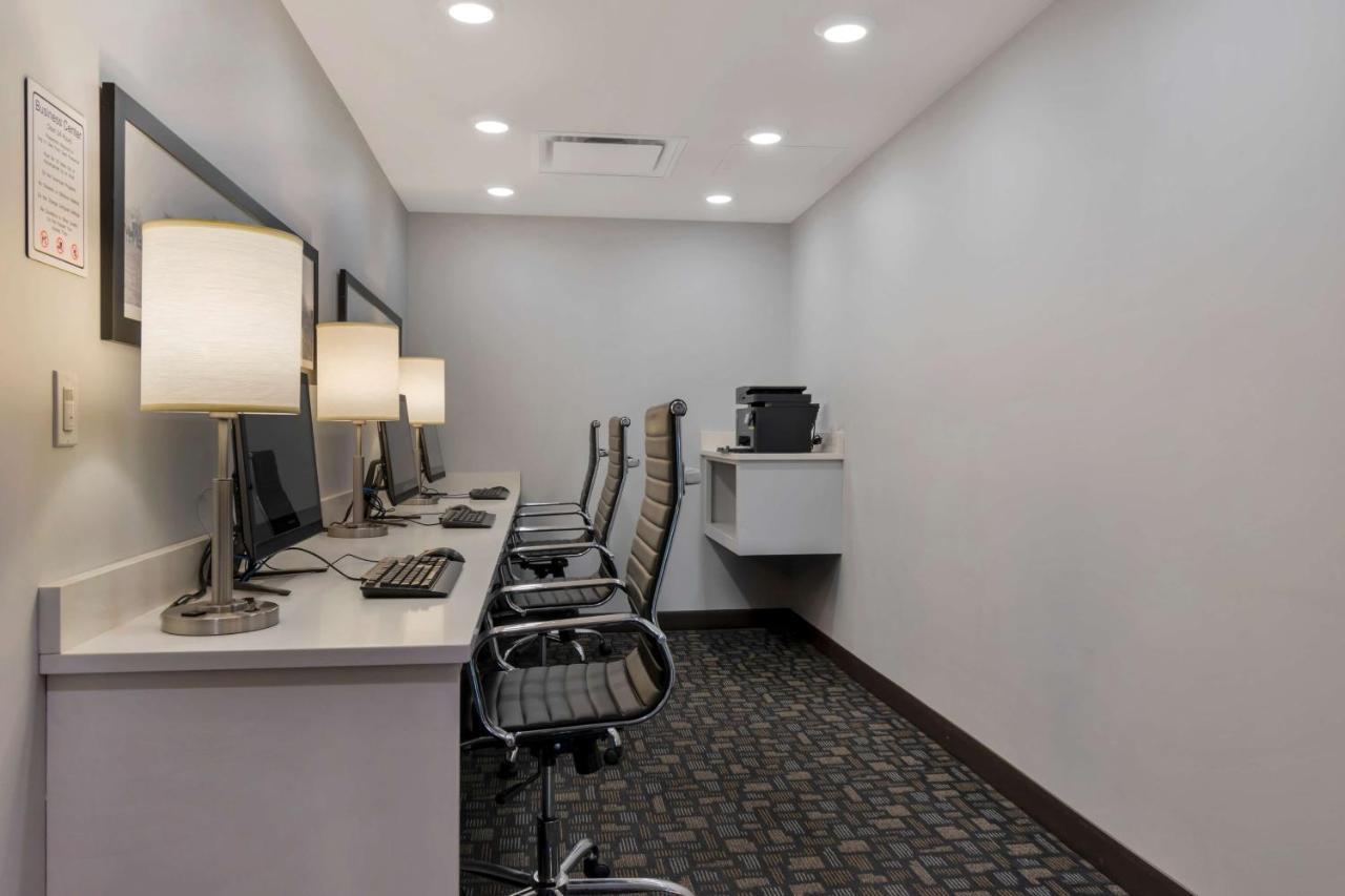Best Western Plus East Side Saskatoon Esterno foto