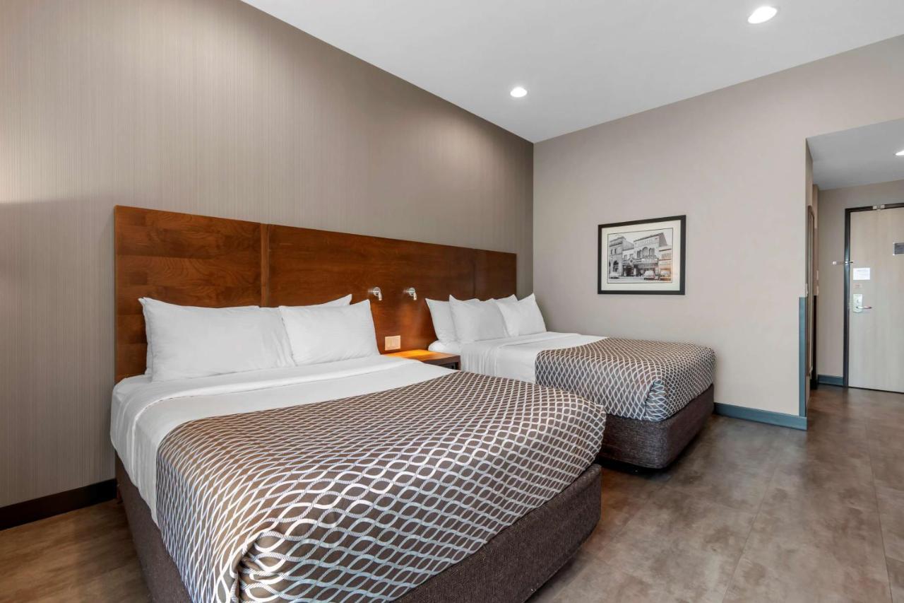 Best Western Plus East Side Saskatoon Esterno foto
