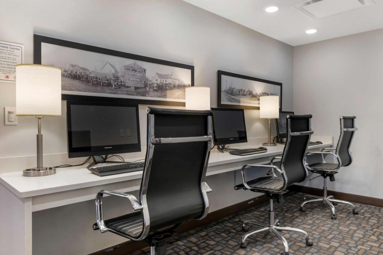 Best Western Plus East Side Saskatoon Esterno foto
