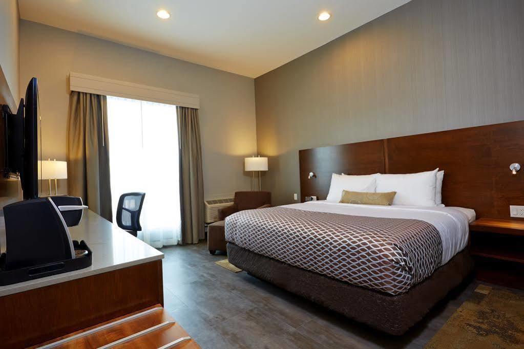 Best Western Plus East Side Saskatoon Esterno foto